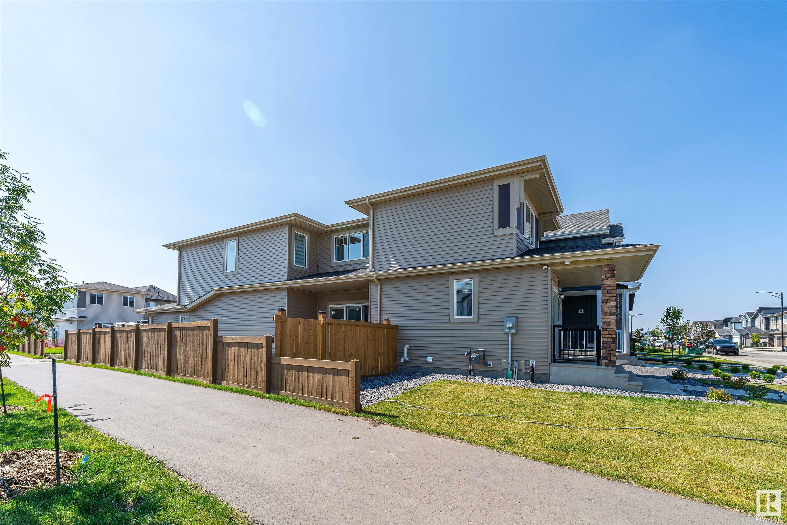 Property Photo:  15617 18 Avenue SW  AB T6W 5C2 