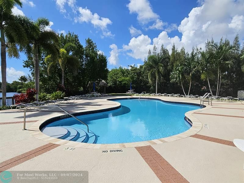 Property Photo:  1153 SE 6th Ct  FL 33004 