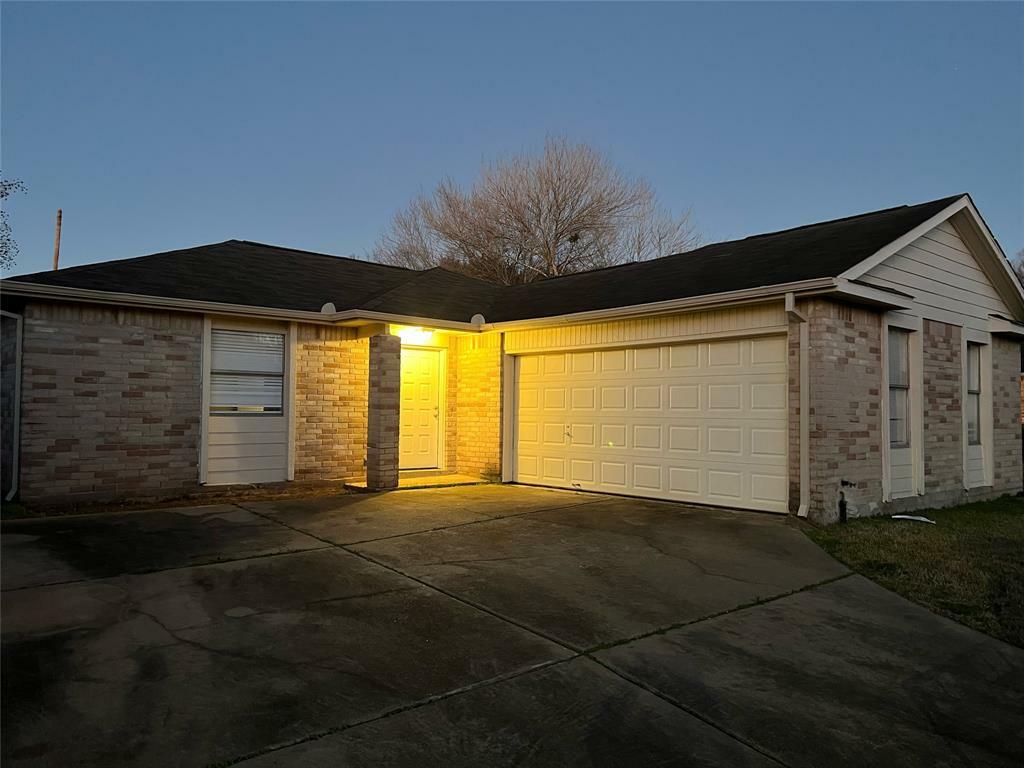 Property Photo:  2903 Old Fort Road  TX 77479 