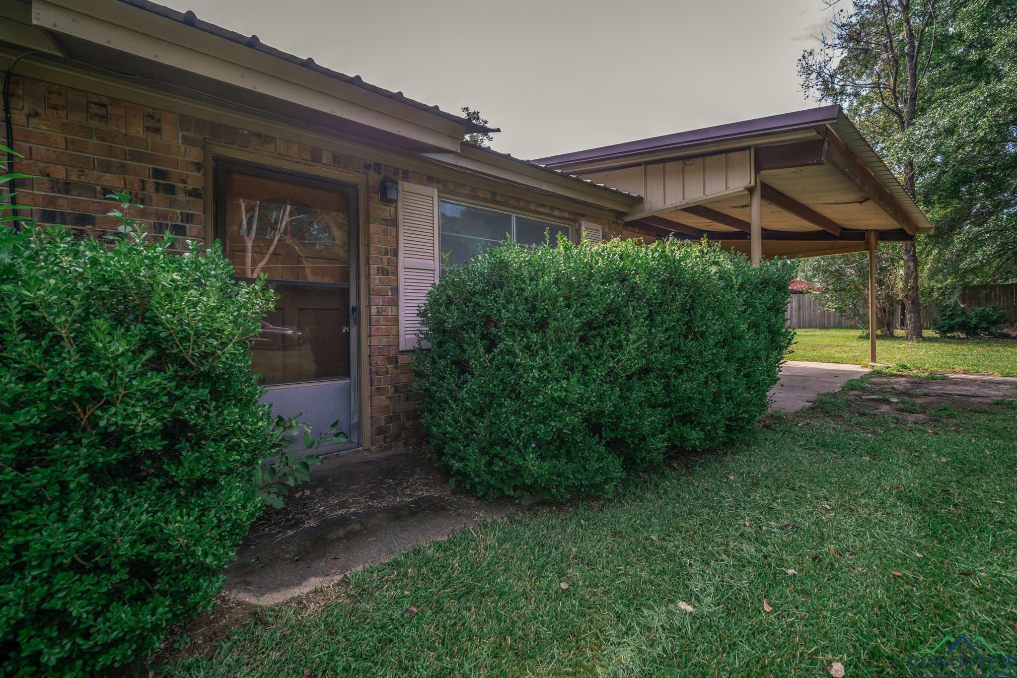 Property Photo:  410 Noble  TX 75692 