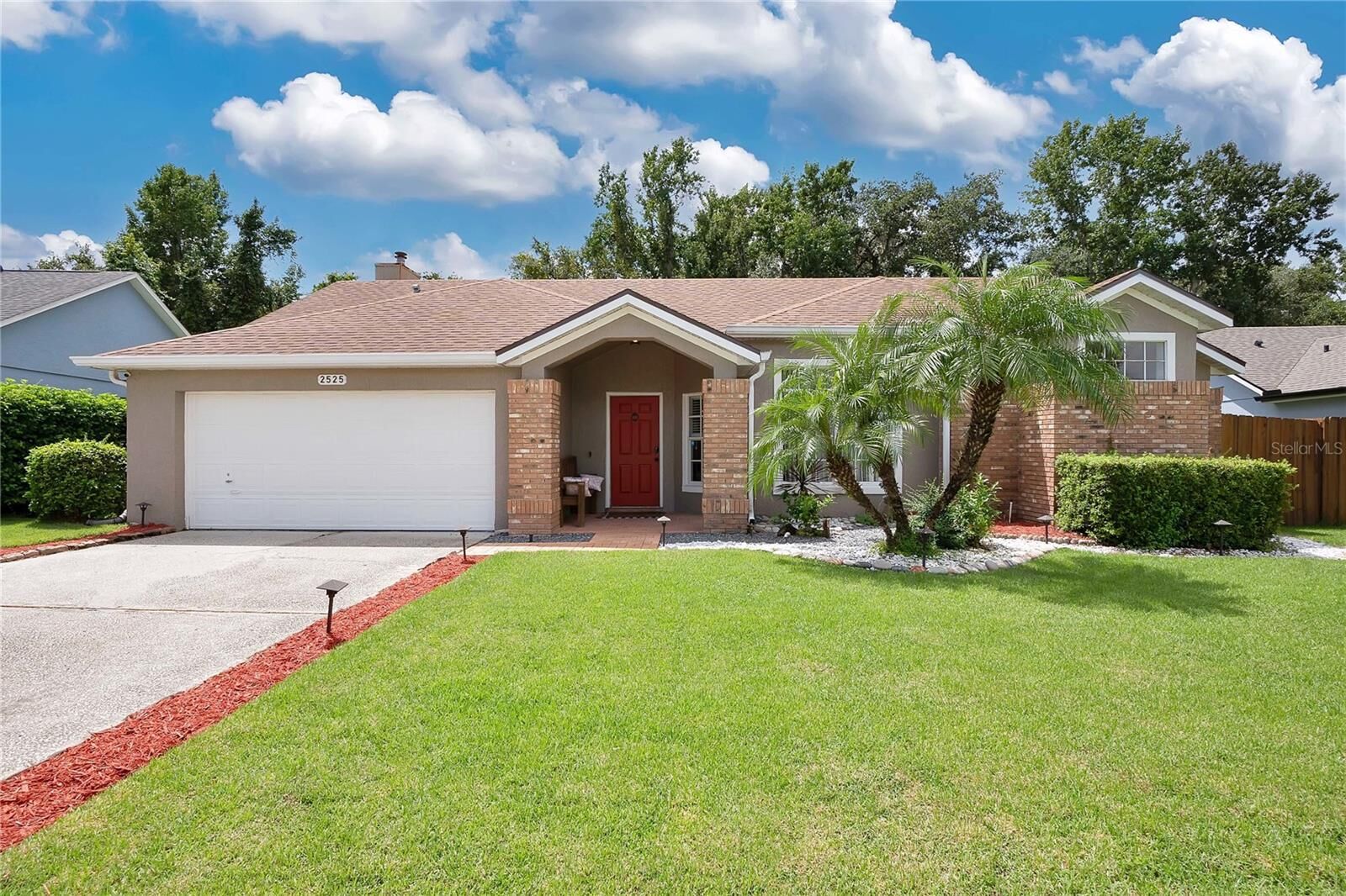 Property Photo: 2525 Coachbridge Court FL 32766