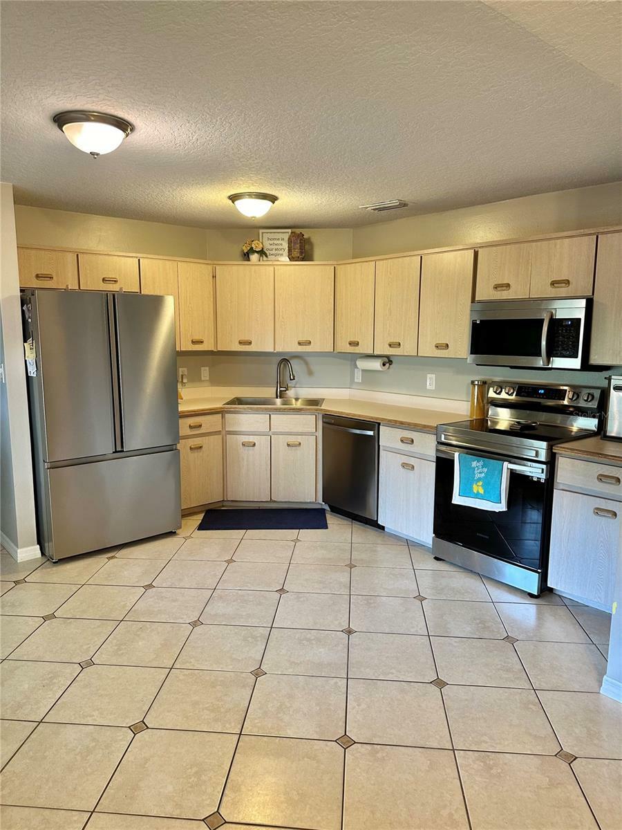 Property Photo:  15910 Summit Court  FL 34711 