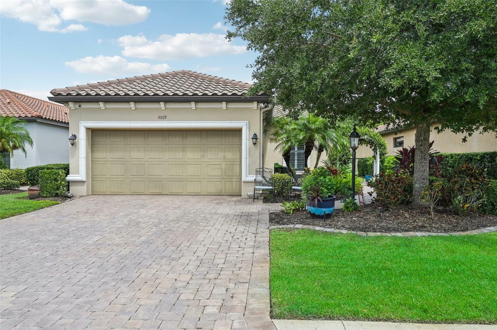 Property Photo:  5019 Serata Drive  FL 34211 