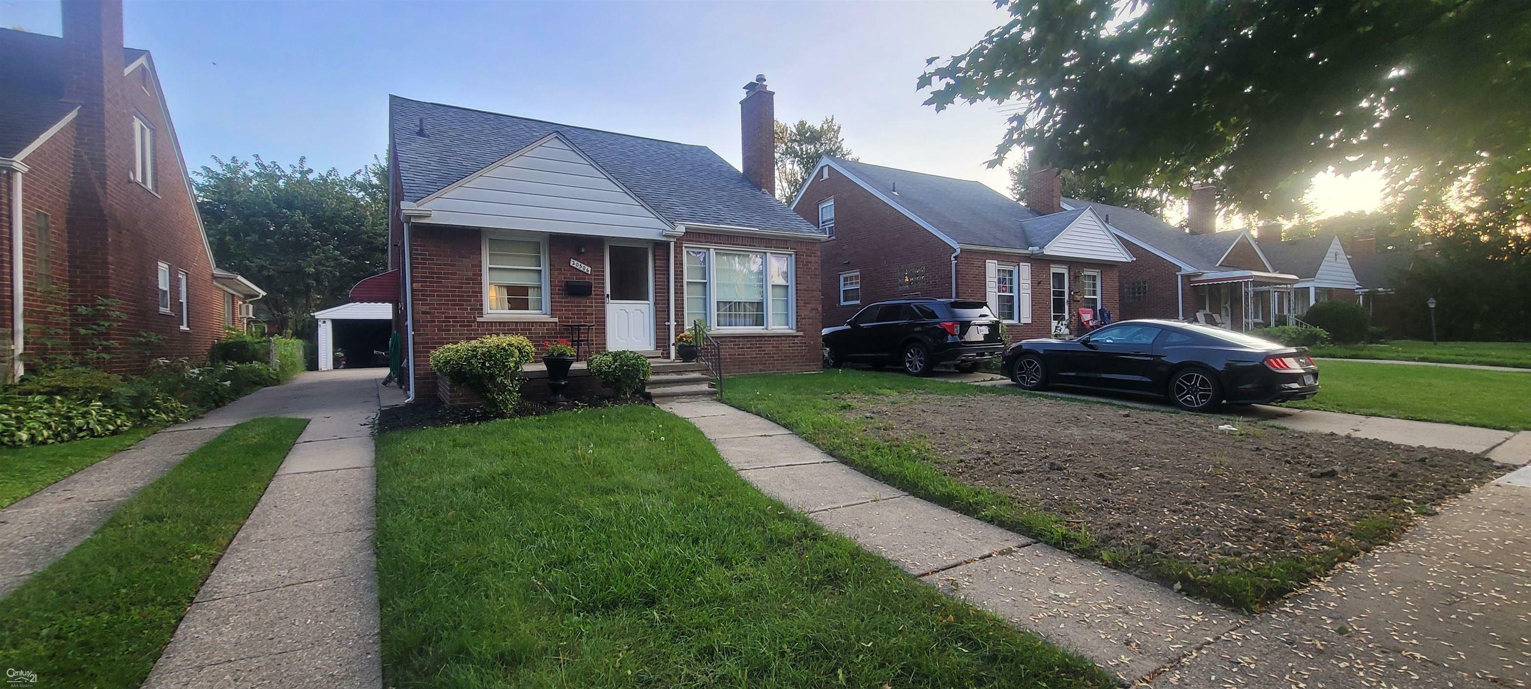 Property Photo:  20506 Lochmoor  MI 48225-1750 