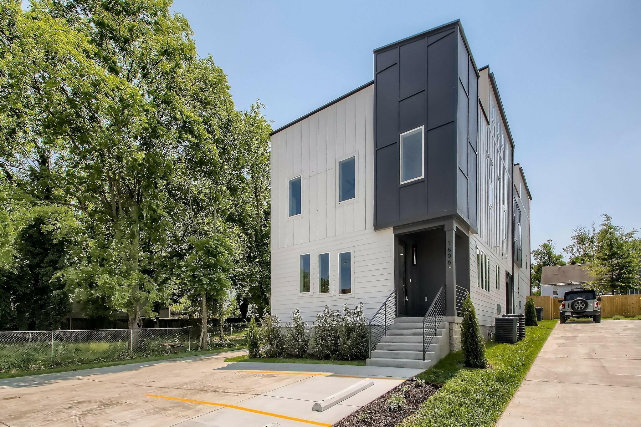 Property Photo: 1606 Cahal Ave B TN 37206