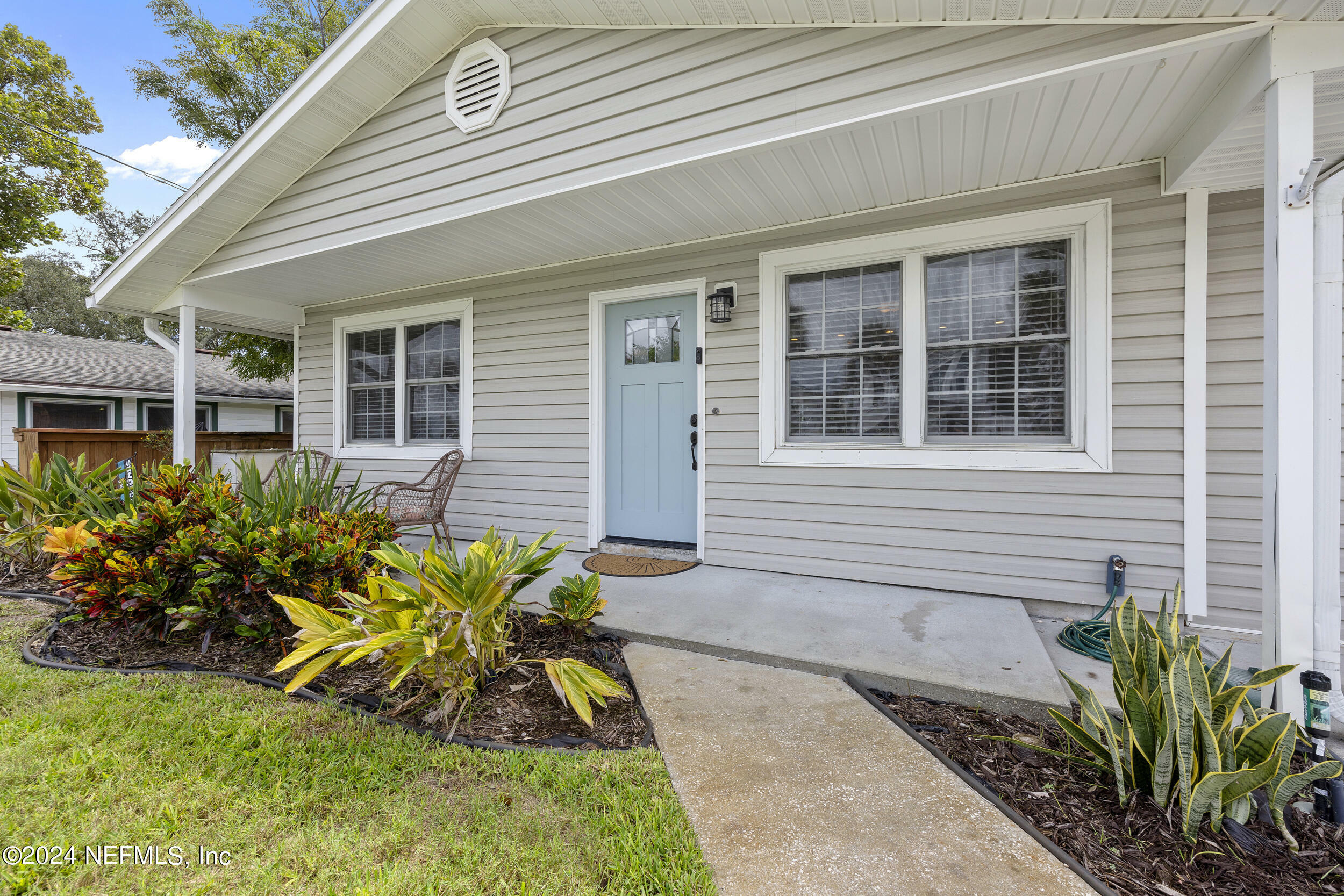 Property Photo:  820 15th Avenue S  FL 32250 