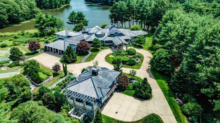 Property Photo: 32 Wisteria Drive NH 03820