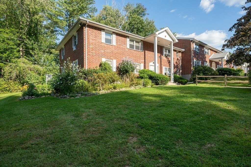 Property Photo:  103 Litchfield Pines Dr C  MA 01453 