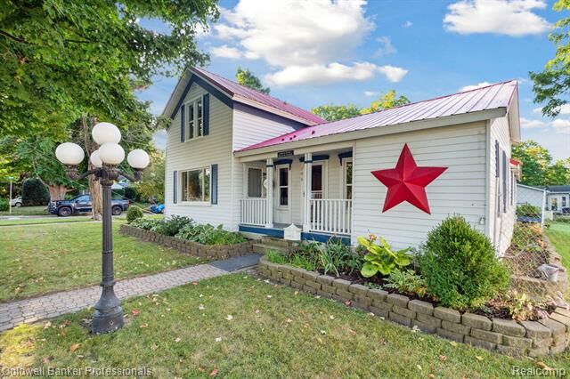 Property Photo: 206 E Sherman Street MI 48442