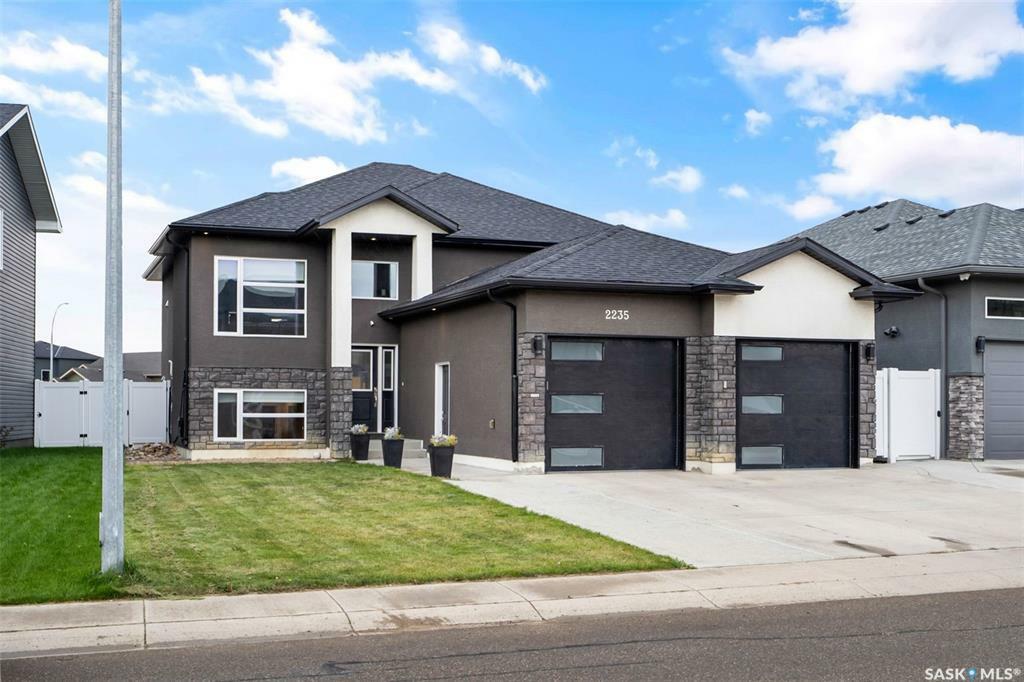 Photo de la propriété:  2235 Rosewood Drive  SK S7V 0R9 