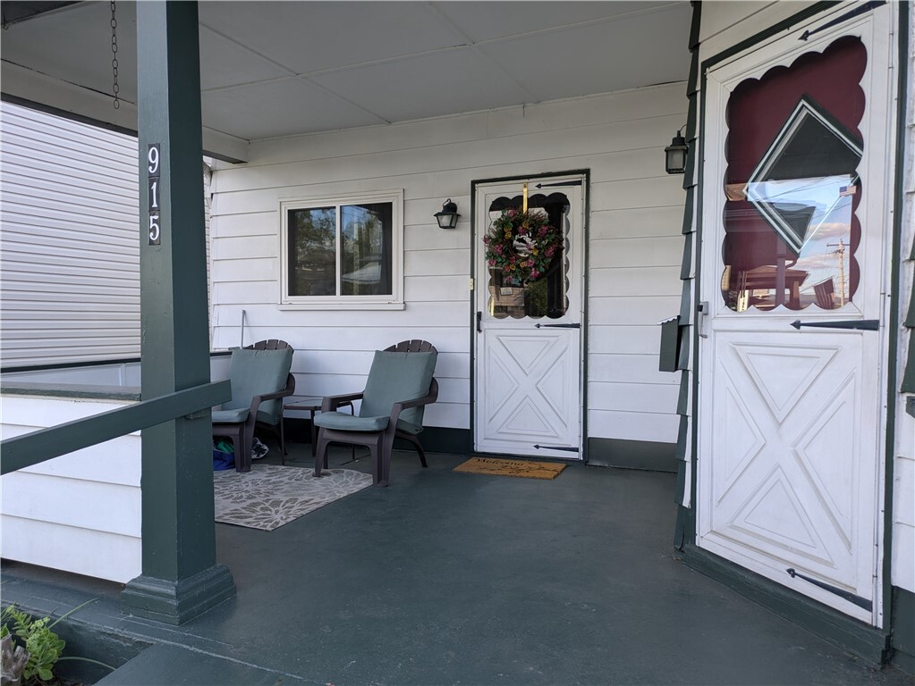 Property Photo: 915 Mulberry Street PA 15683