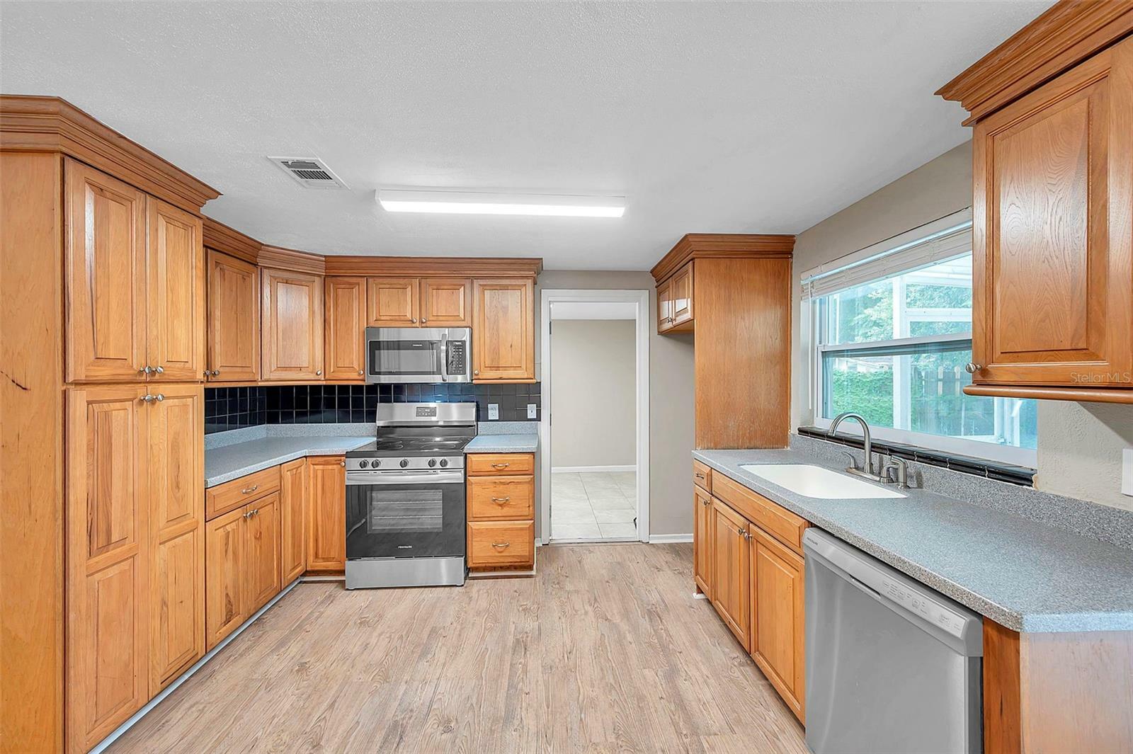 Property Photo:  6430 Willow Wood Lane  FL 33634 