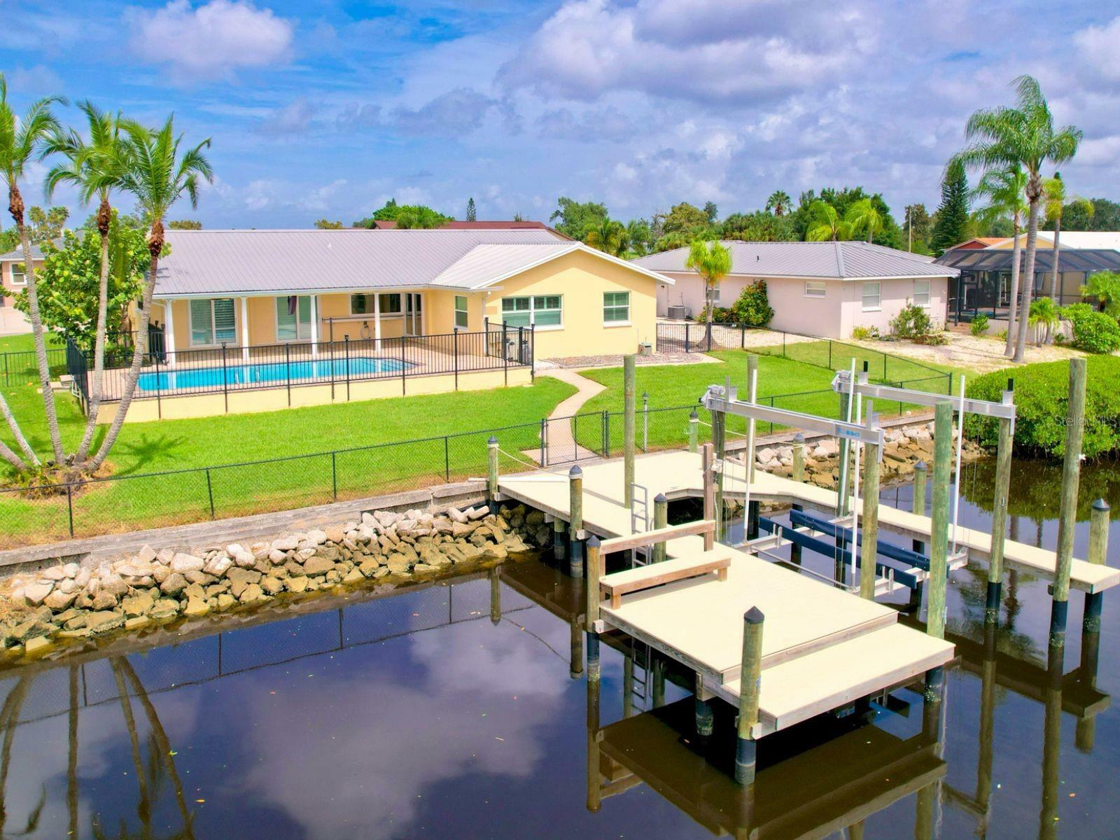 Property Photo:  916 Eagle Lane  FL 33572 