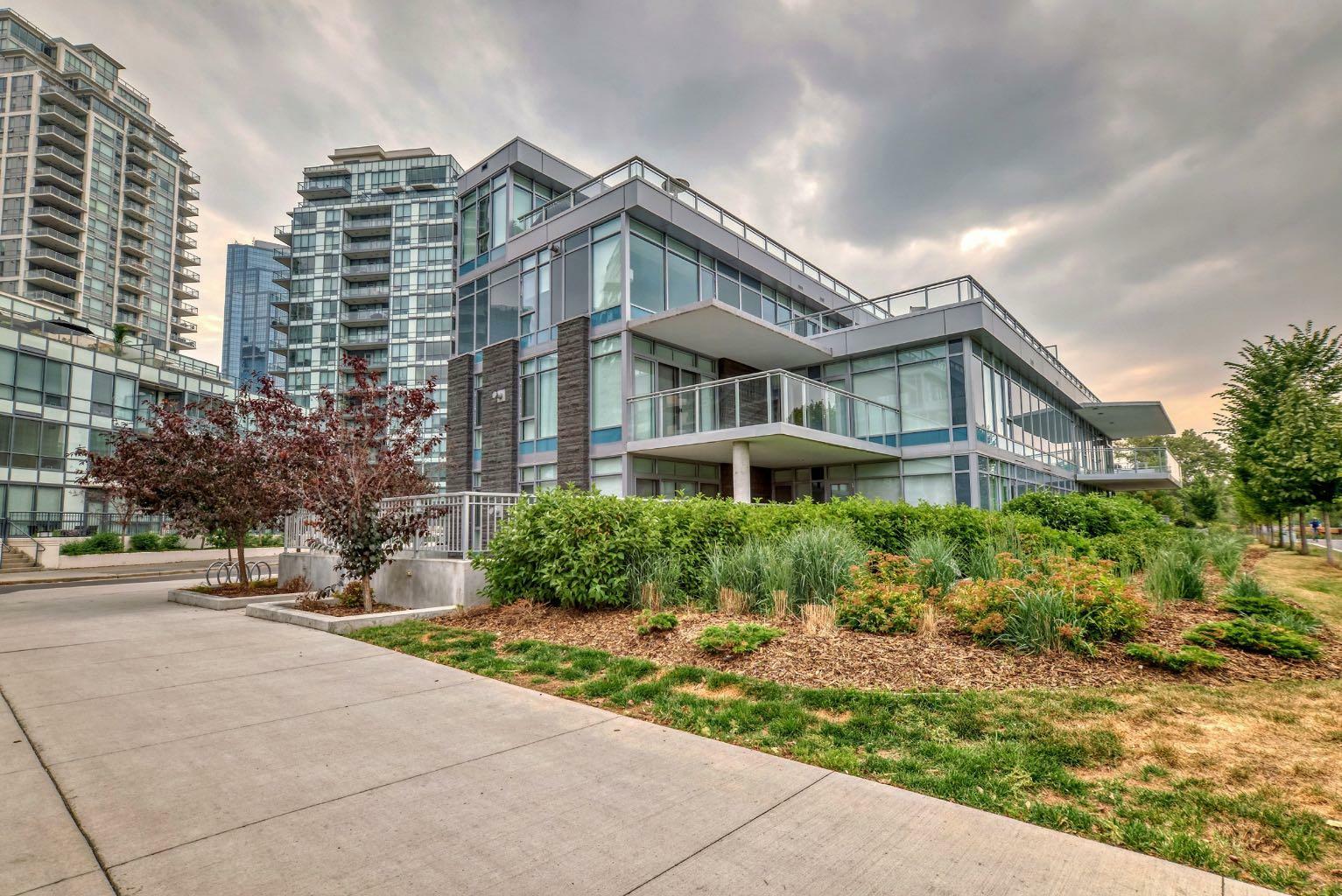 Property Photo:  88 Waterfront Mews SW 202  AB T2P 1K7 