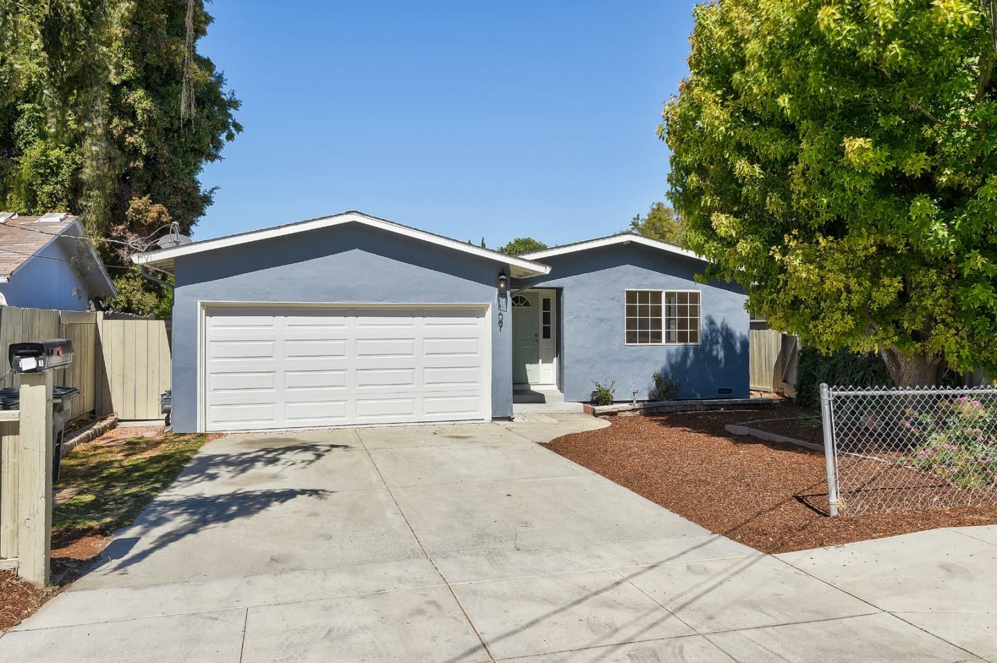 Property Photo:  1091 Beech Street  CA 94303 