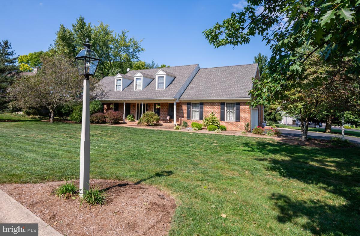 Property Photo:  235 Farmstead Lane  PA 17543 