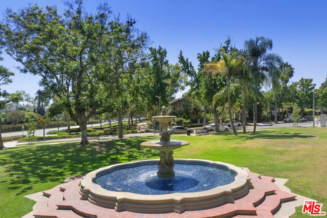 Property Photo:  603  N Doheny Dr 2B  CA 90210 