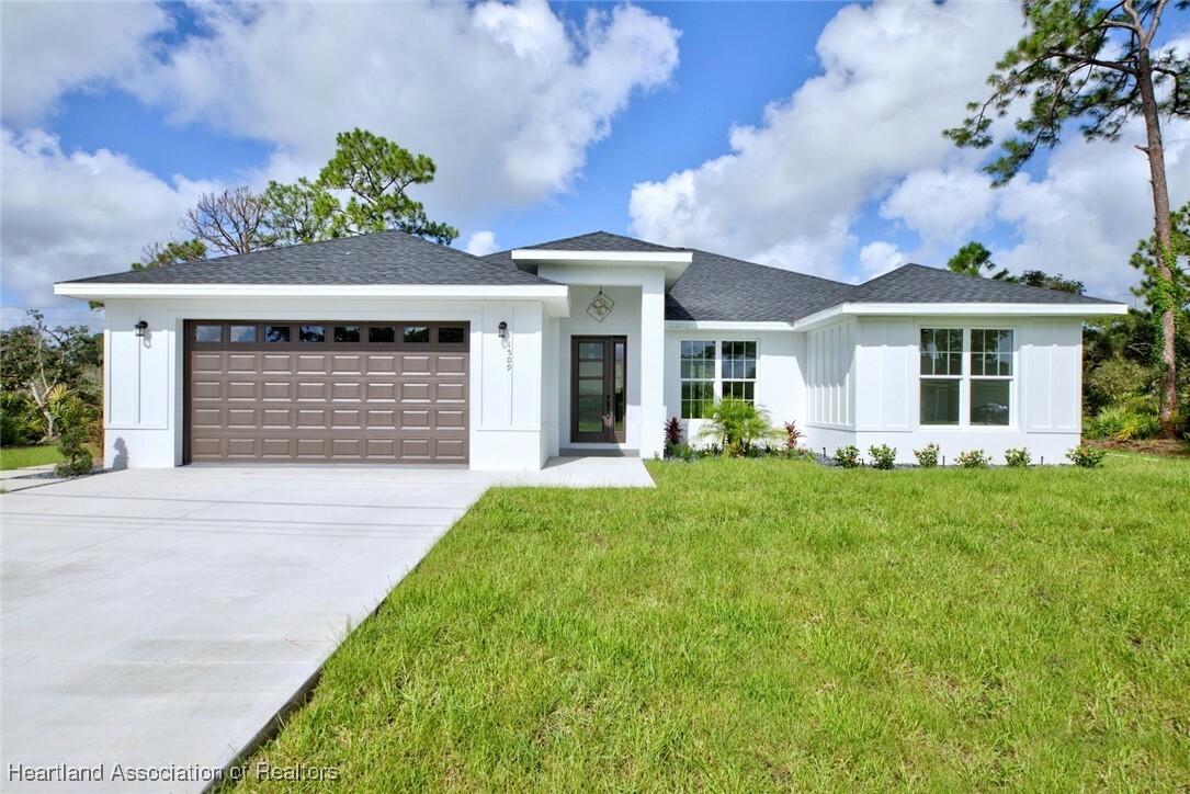 Property Photo:  1509 Little Joe Avenue  FL 33872 