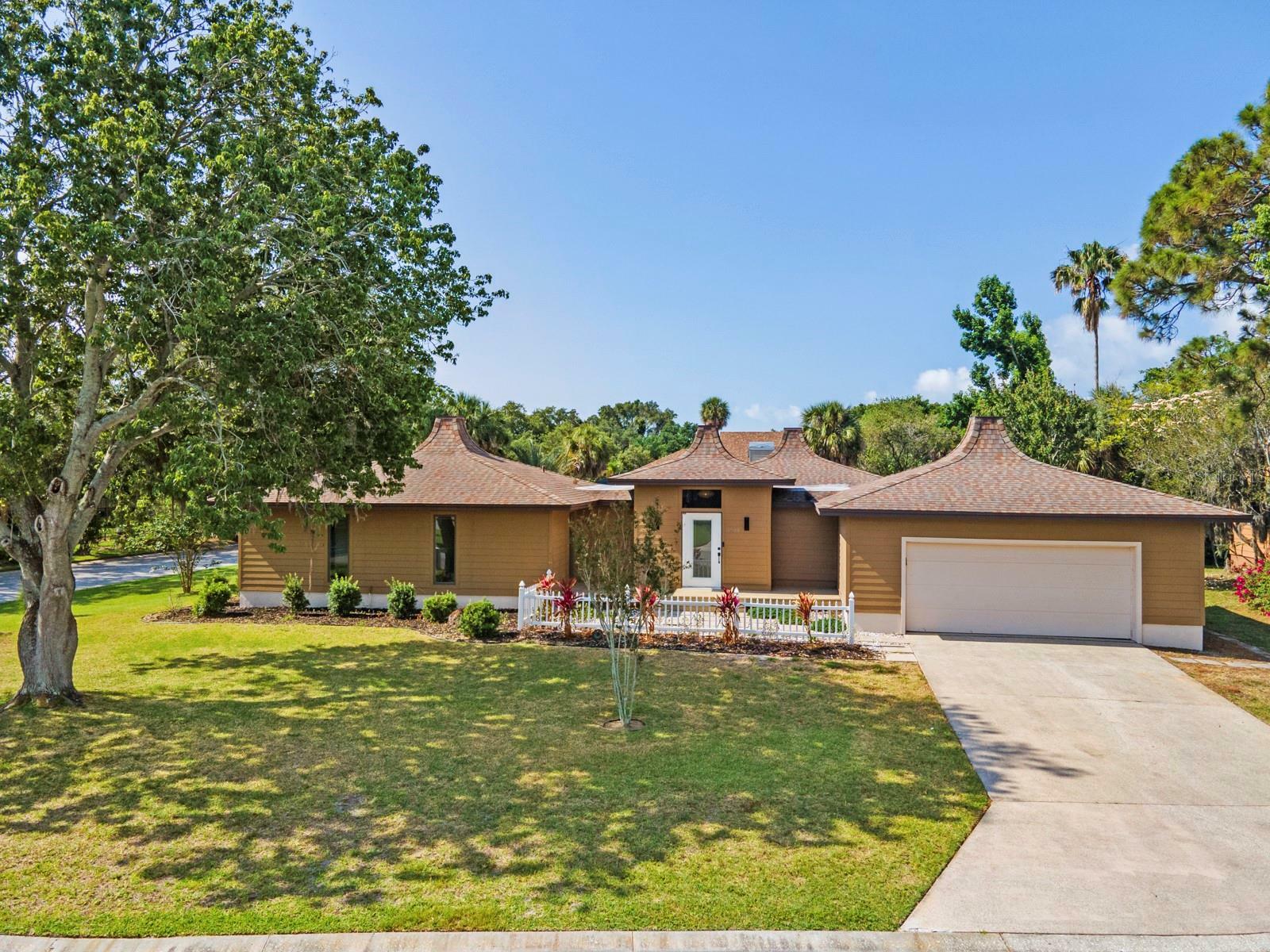 Property Photo:  3804 Bayside Court  FL 34210 