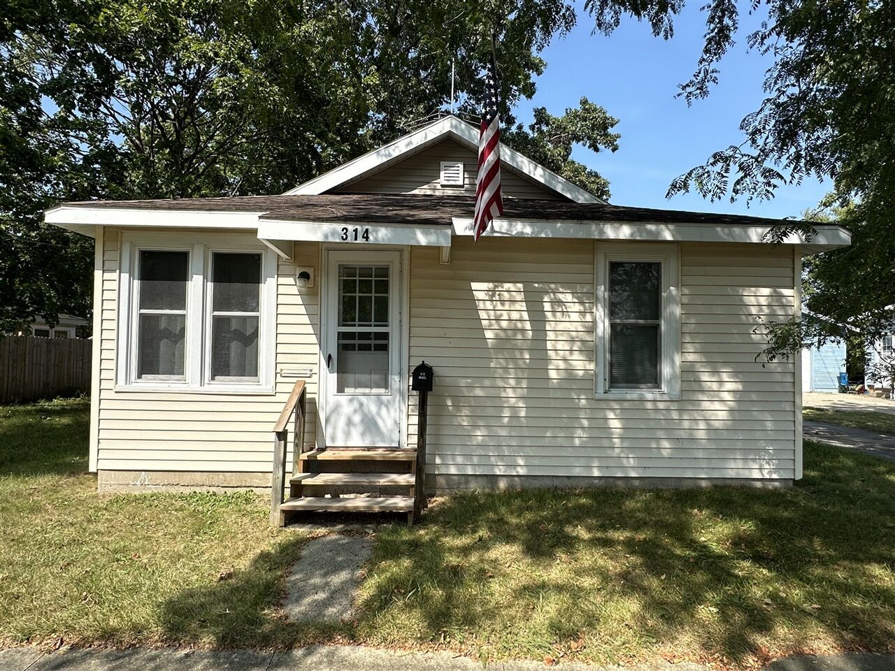 Property Photo:  314 Fifth Avenue  MI 49093-4909 