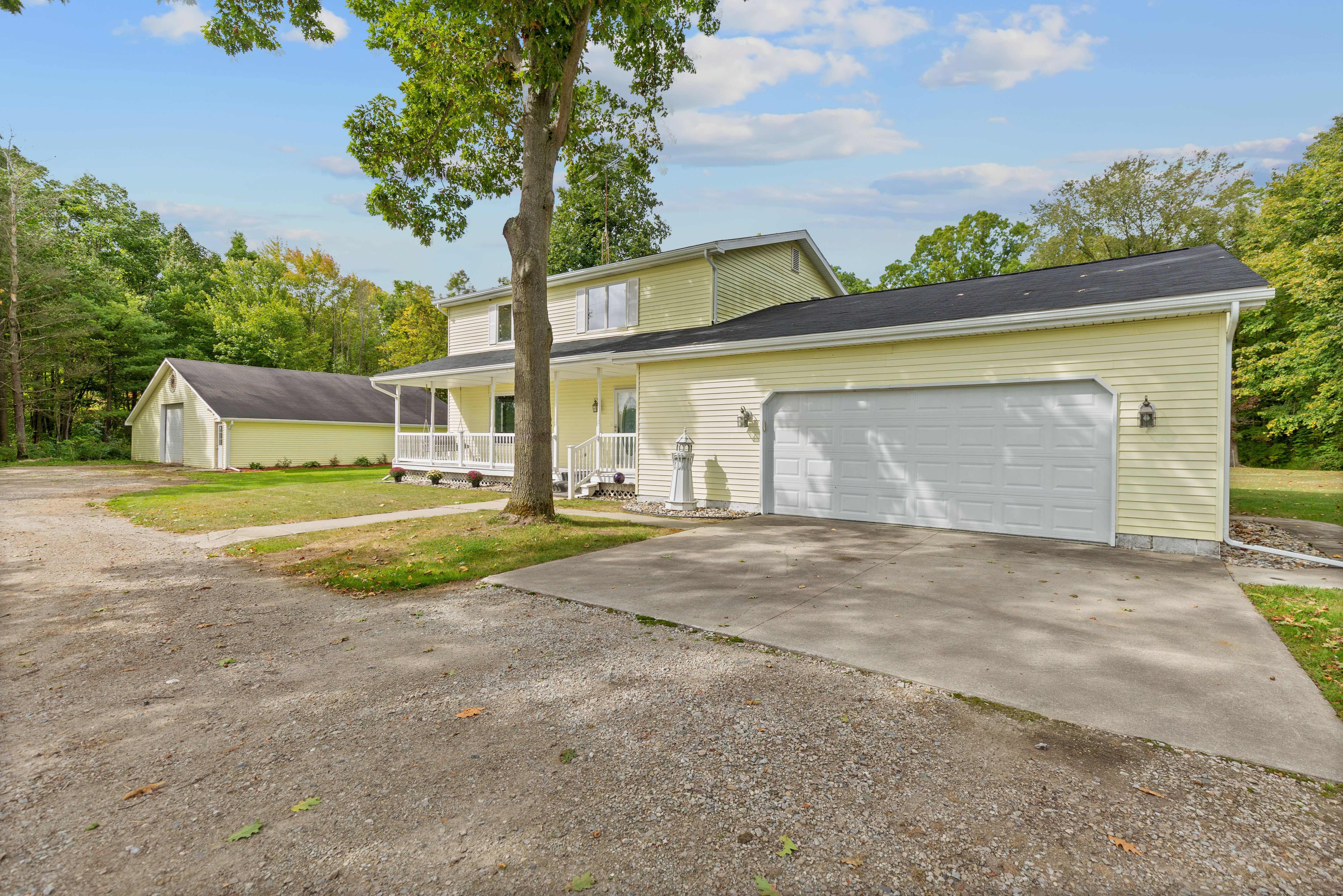 Property Photo:  4127 Vincent Road  MI 48049 3208 