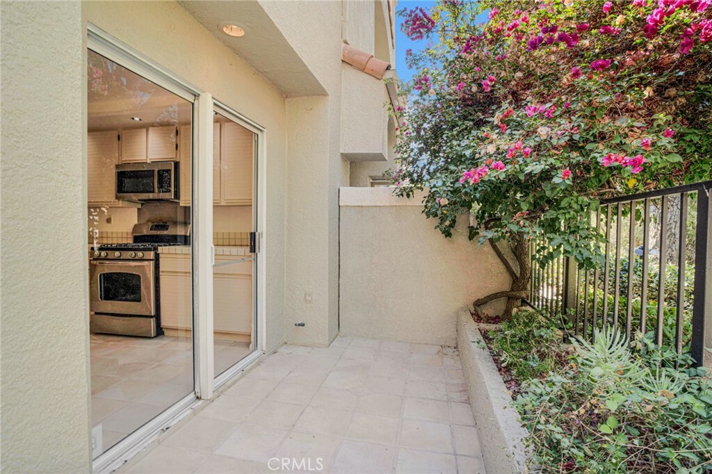 Property Photo:  22245 Shadow Valley Circle  CA 91311 