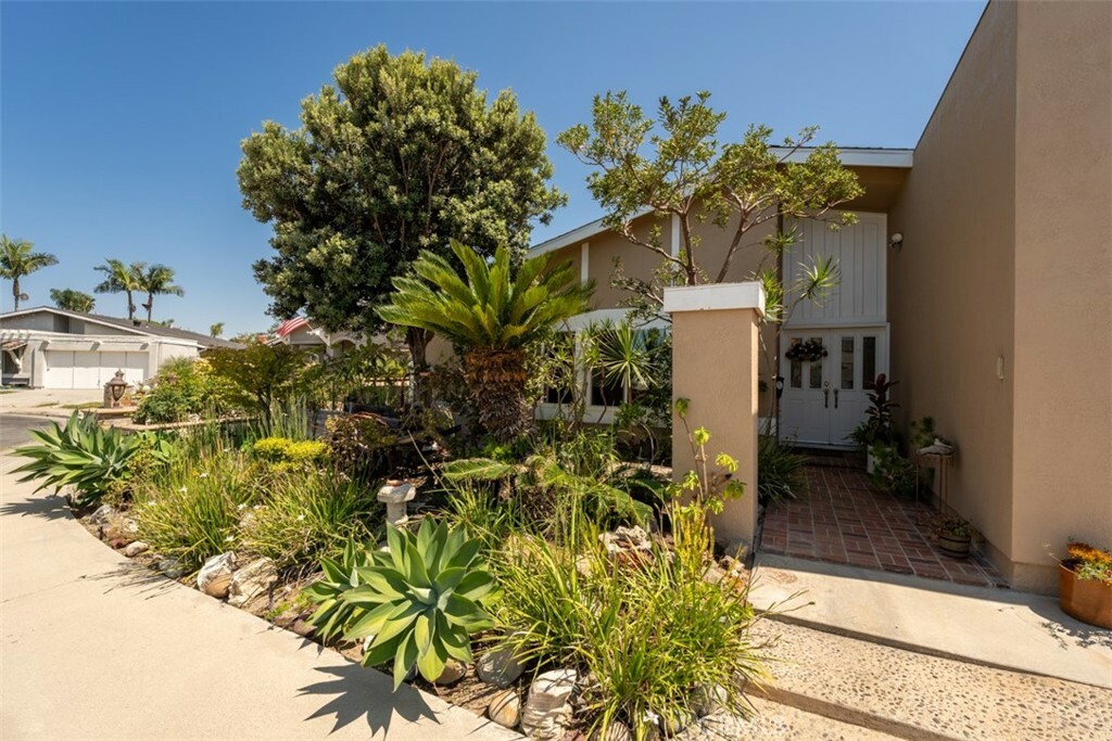 Property Photo:  20392 Mooncrest Circle  CA 92646 