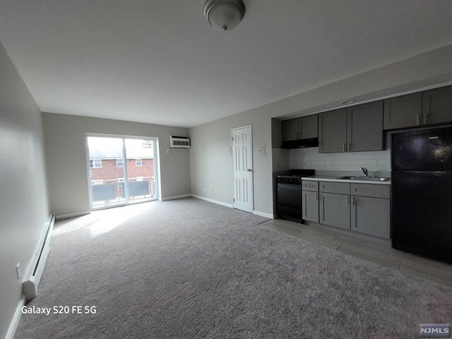 Property Photo:  125 Lawrence Street 4B  NJ 07601 