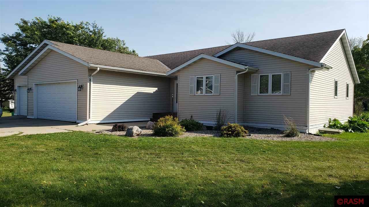 Property Photo:  18 Park Lane  MN 56073 