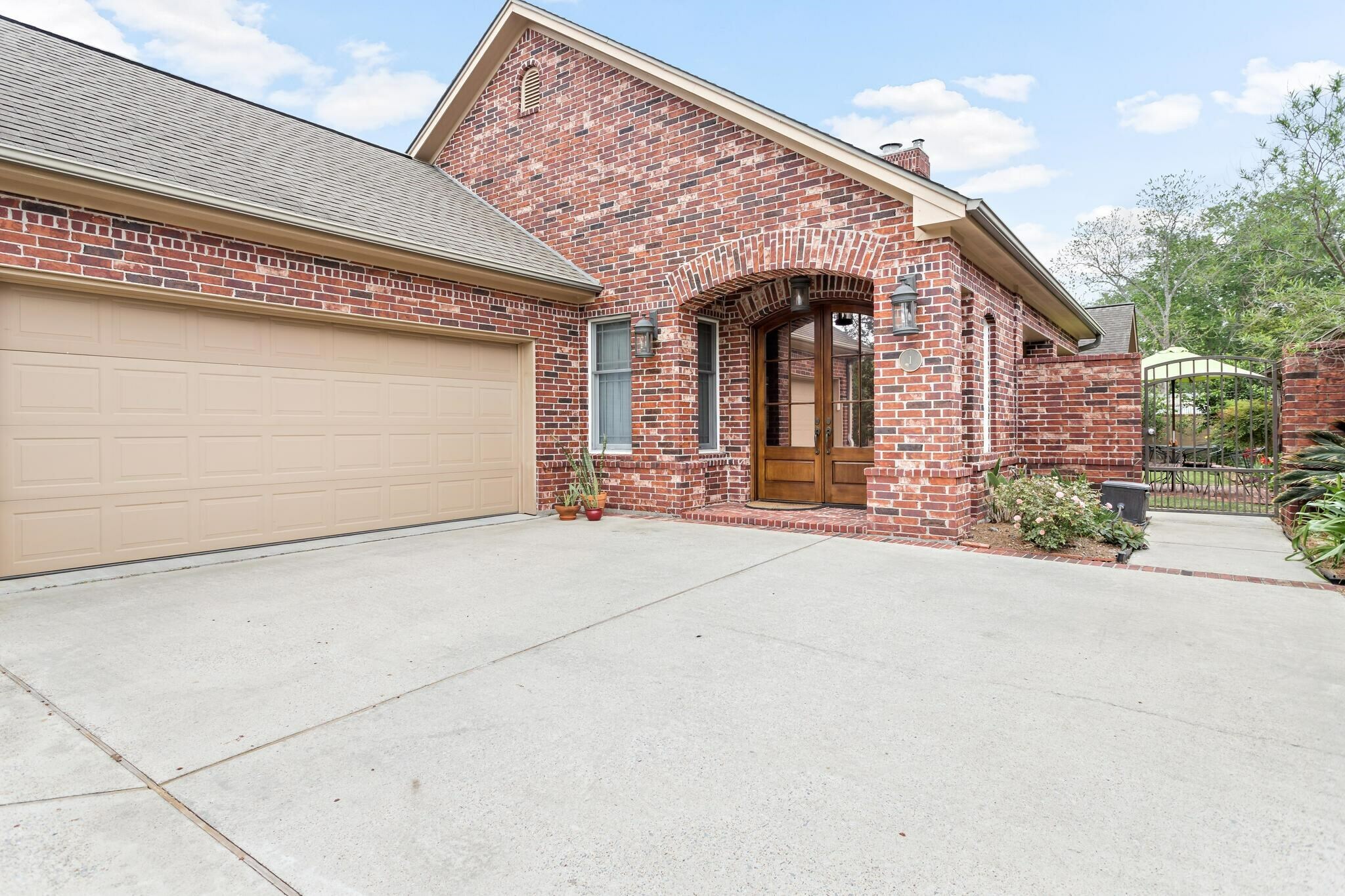 Property Photo:  1 Waterford Dr  TX 77630 