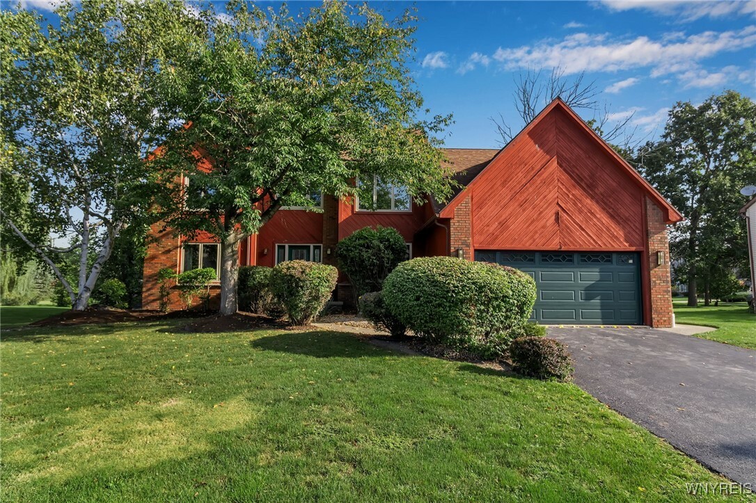 Property Photo:  56 Forestbrook Court  NY 14068 