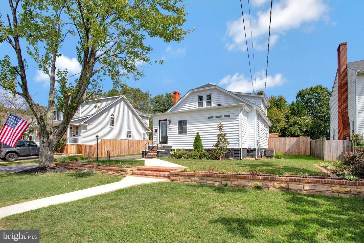 Property Photo:  308 Locust Avenue  MD 21401 