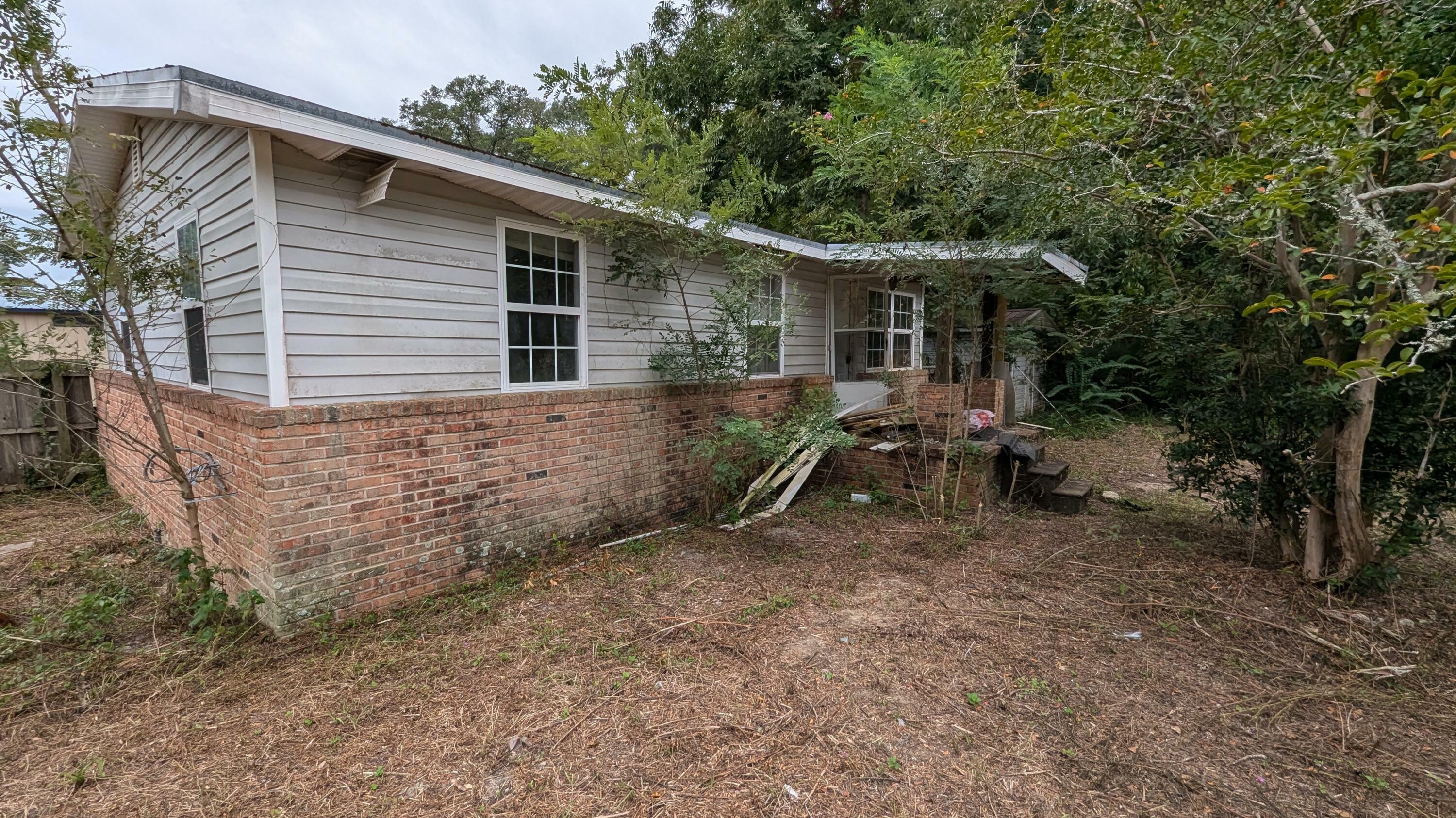 Property Photo:  727 School Avenue  FL 32536 