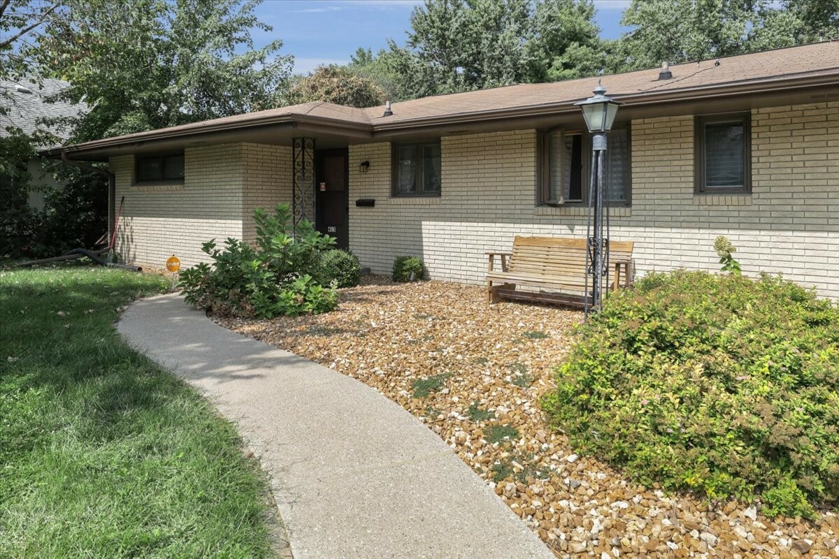 Property Photo:  415 Pleasant View Drive  IA 50315 