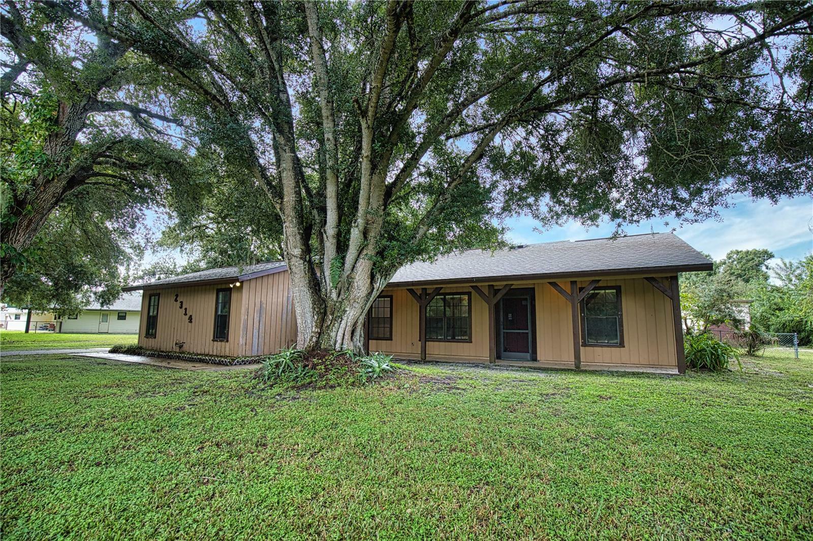 Property Photo:  2314 Kennedy Drive  FL 34292 