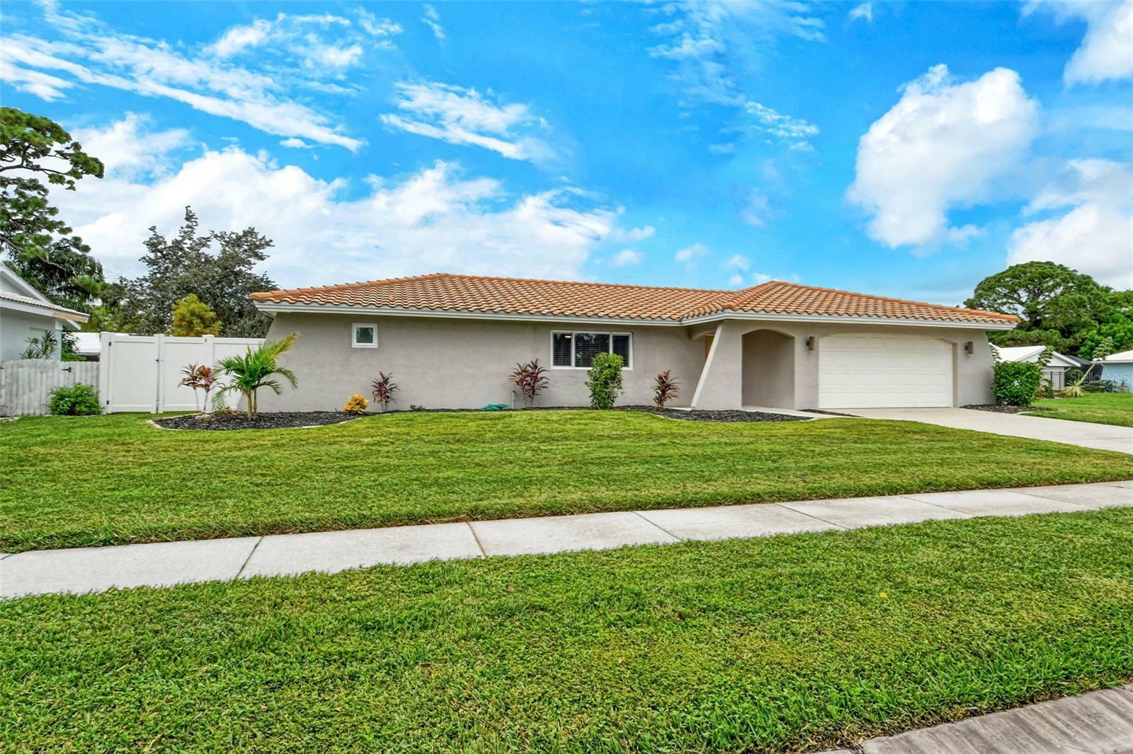 Property Photo:  7400 Mariana Drive  FL 34231 