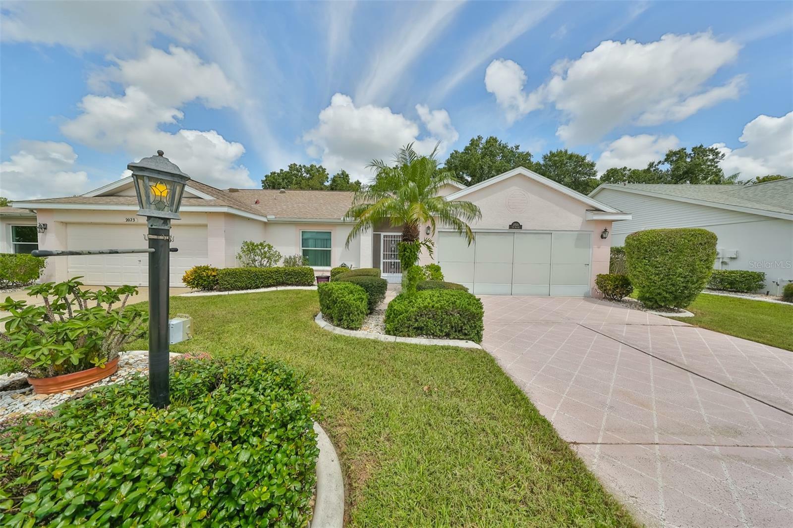 Property Photo:  2021 Gardenia Landings Lane  FL 33573 