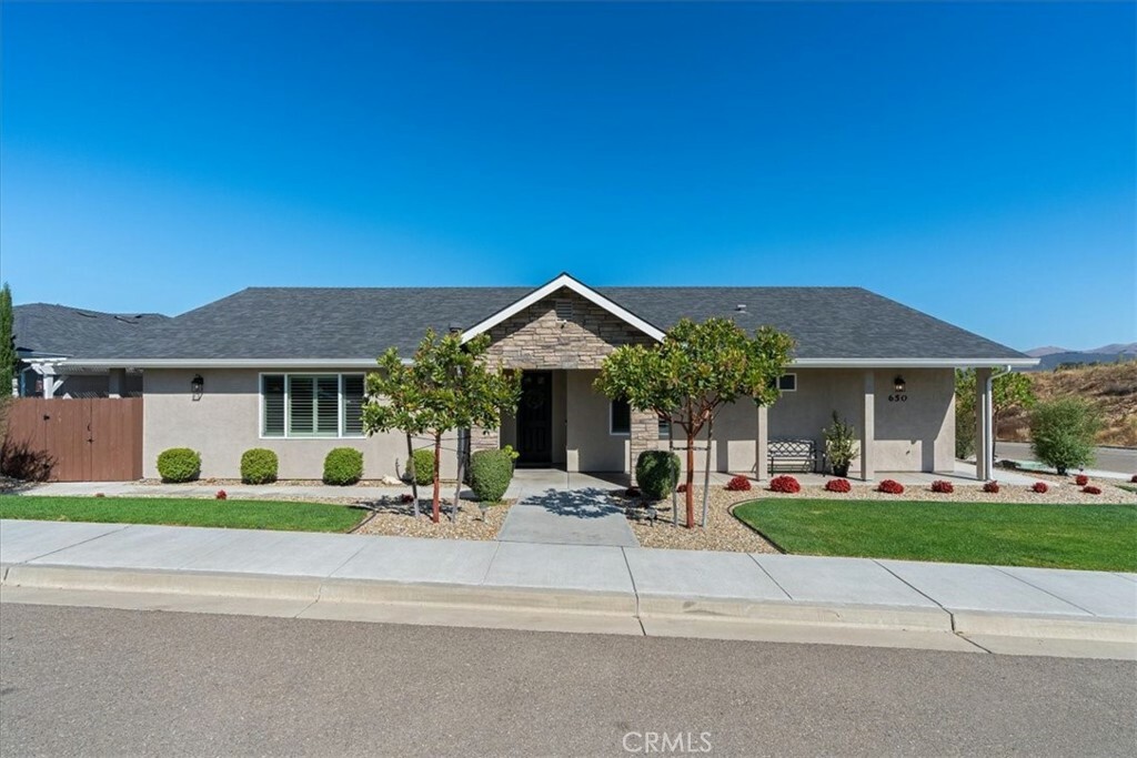 Property Photo:  650 Oak Terrace Lane  CA 93444 