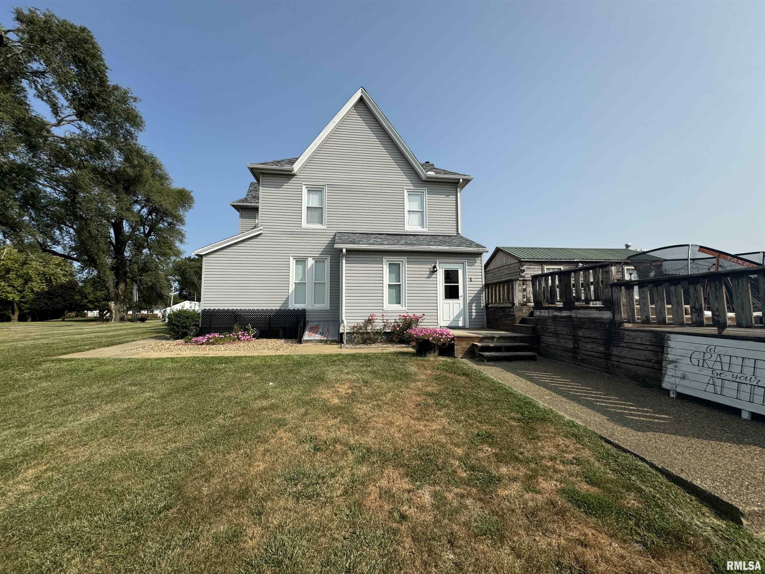 Property Photo:  1677 E Smokey Road  IL 61415 