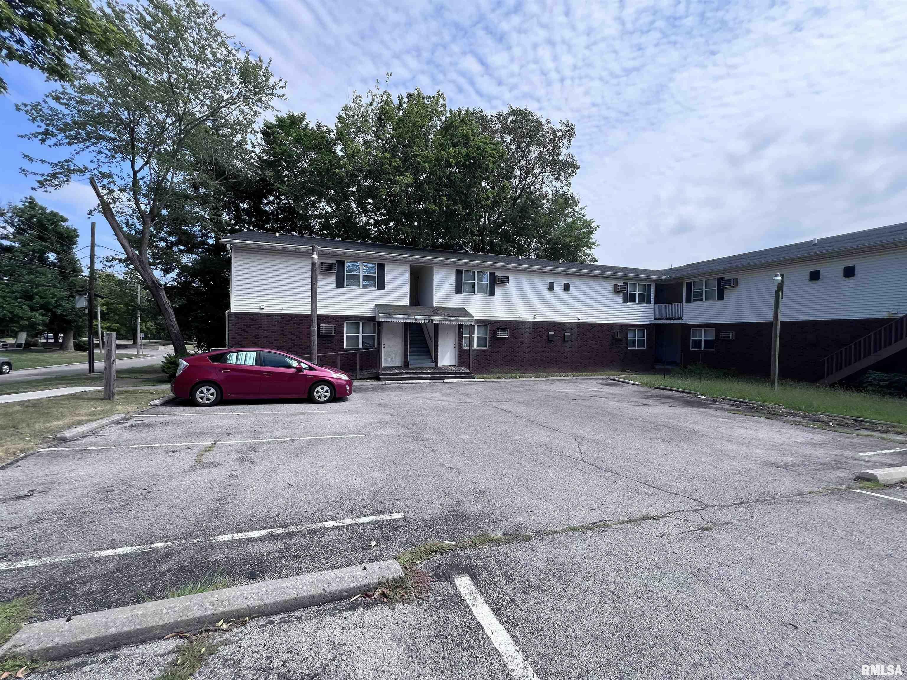 Property Photo: 605 W College Street 607, 609 IL 62901