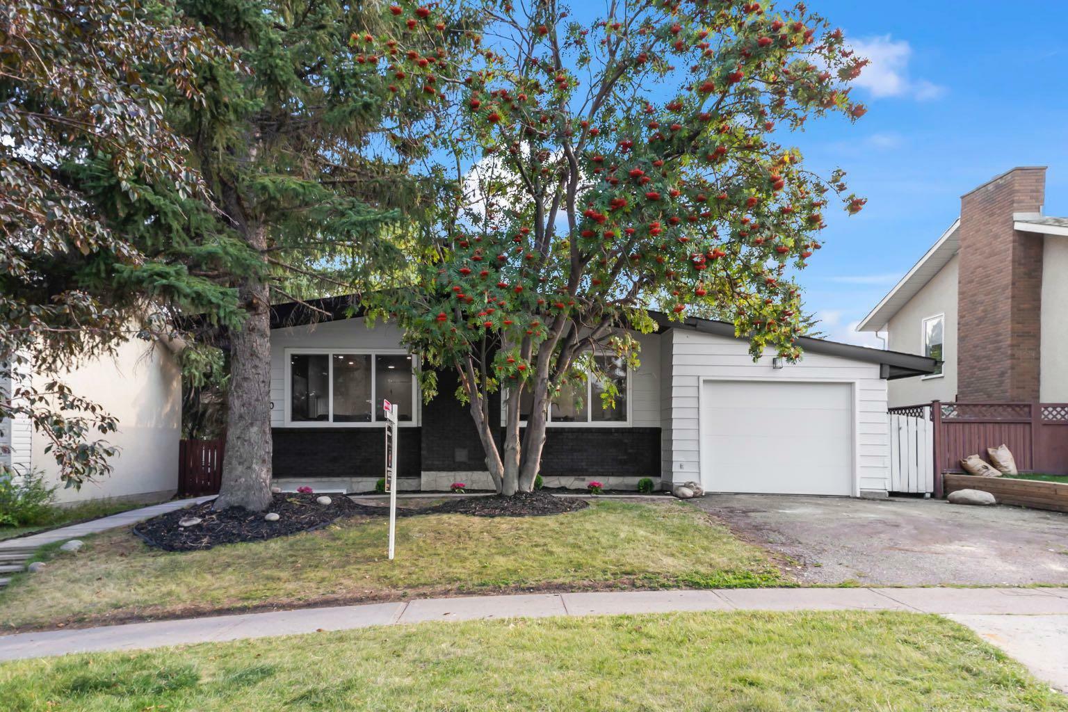 11120 Braeside Dr SW  Calgary AB T2W 1C3 photo