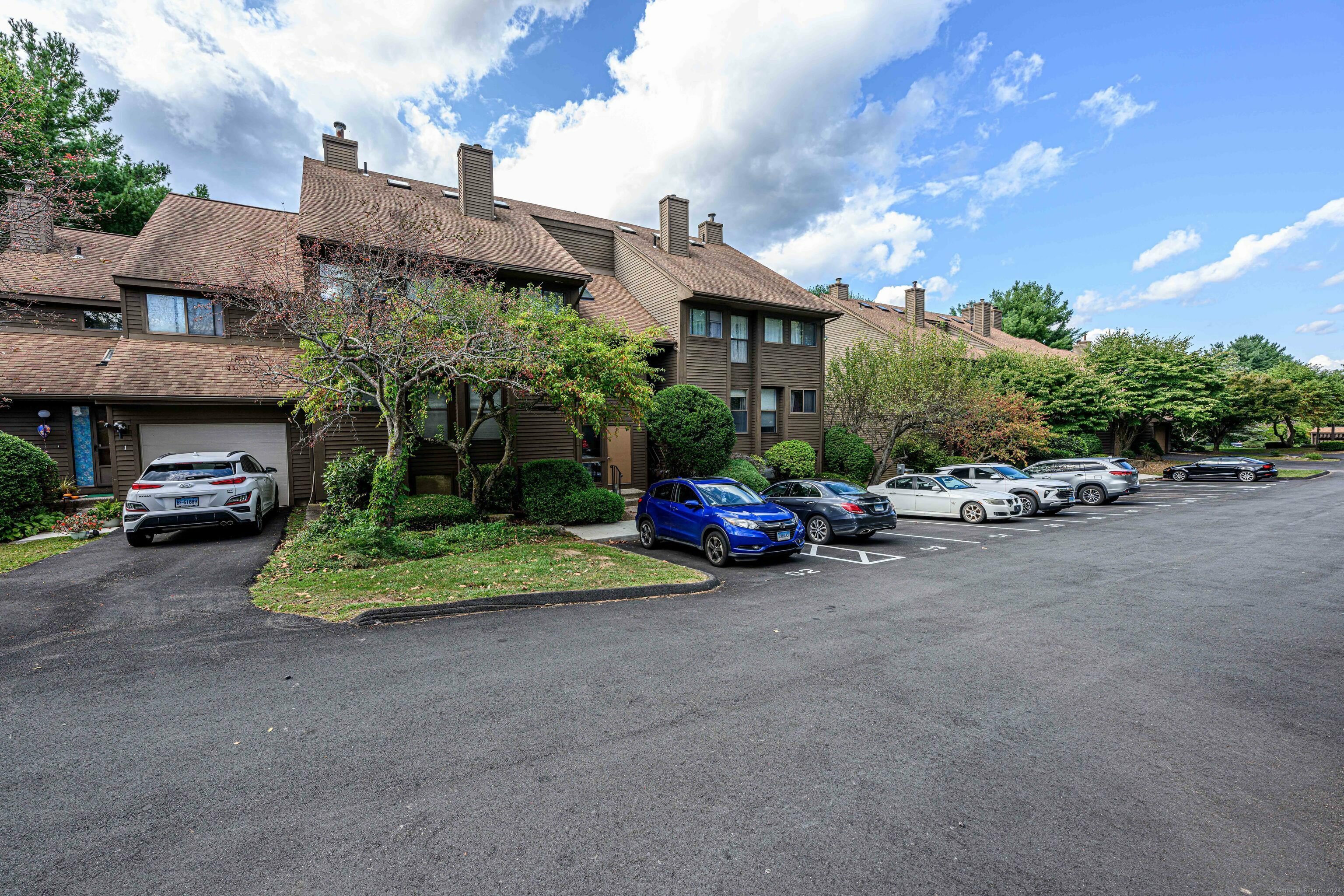 Property Photo:  900 Mix Avenue Apt 3  CT 06514 