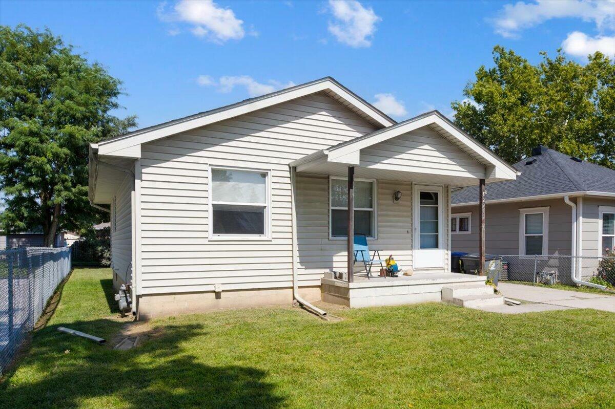 Property Photo:  2910 Ave H  IA 51501 