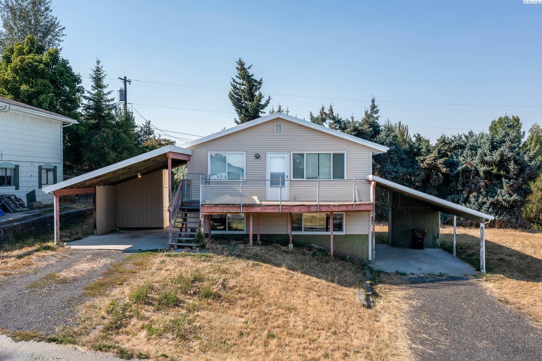 Property Photo:  350 NW North  WA 99163 