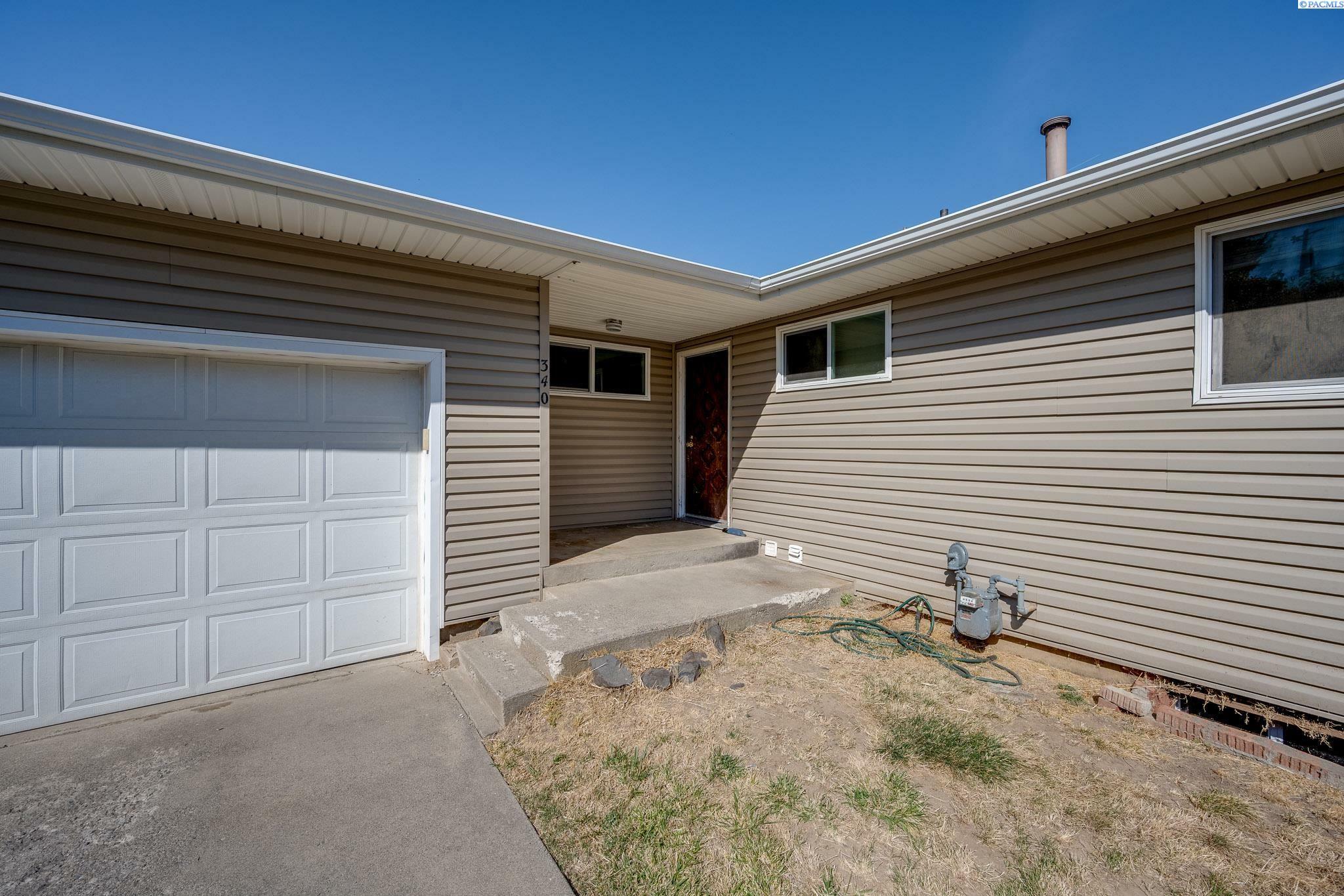 Property Photo:  340-342 NW North St  WA 99163 