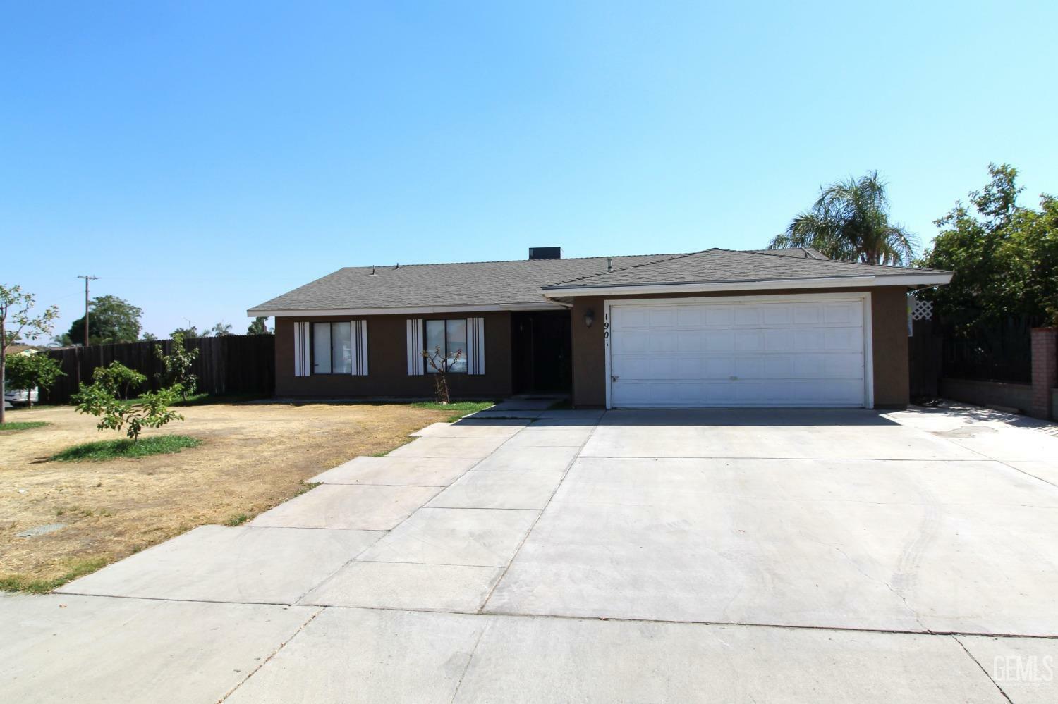 Property Photo:  1901 Springfield  CA 93304 