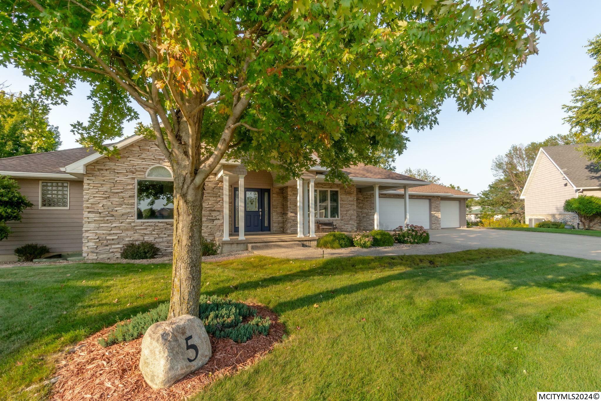 Property Photo:  5 Creekside Ct  IA 50401 