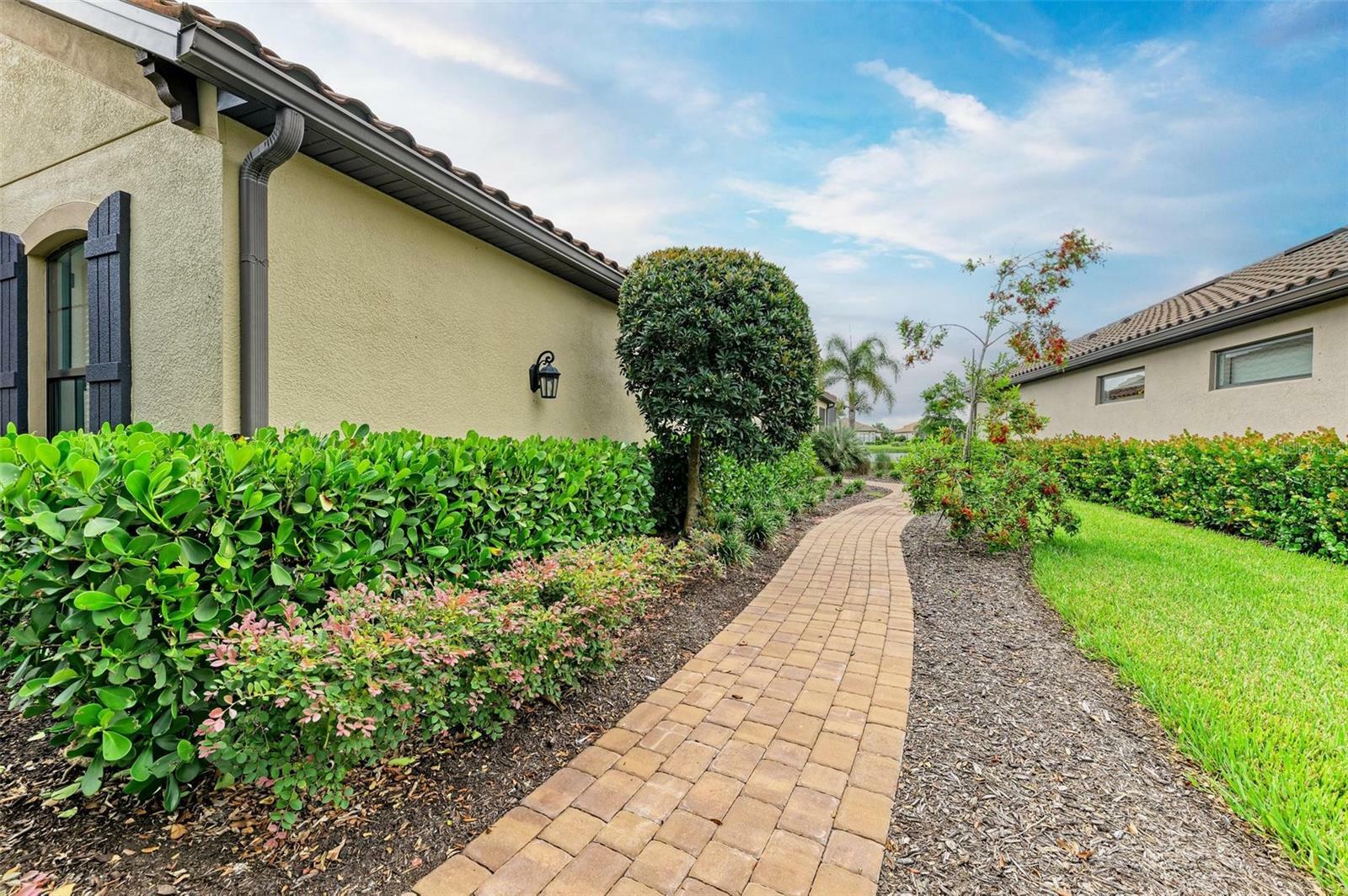 Property Photo:  5435 Lago Maggio Street  FL 34238 