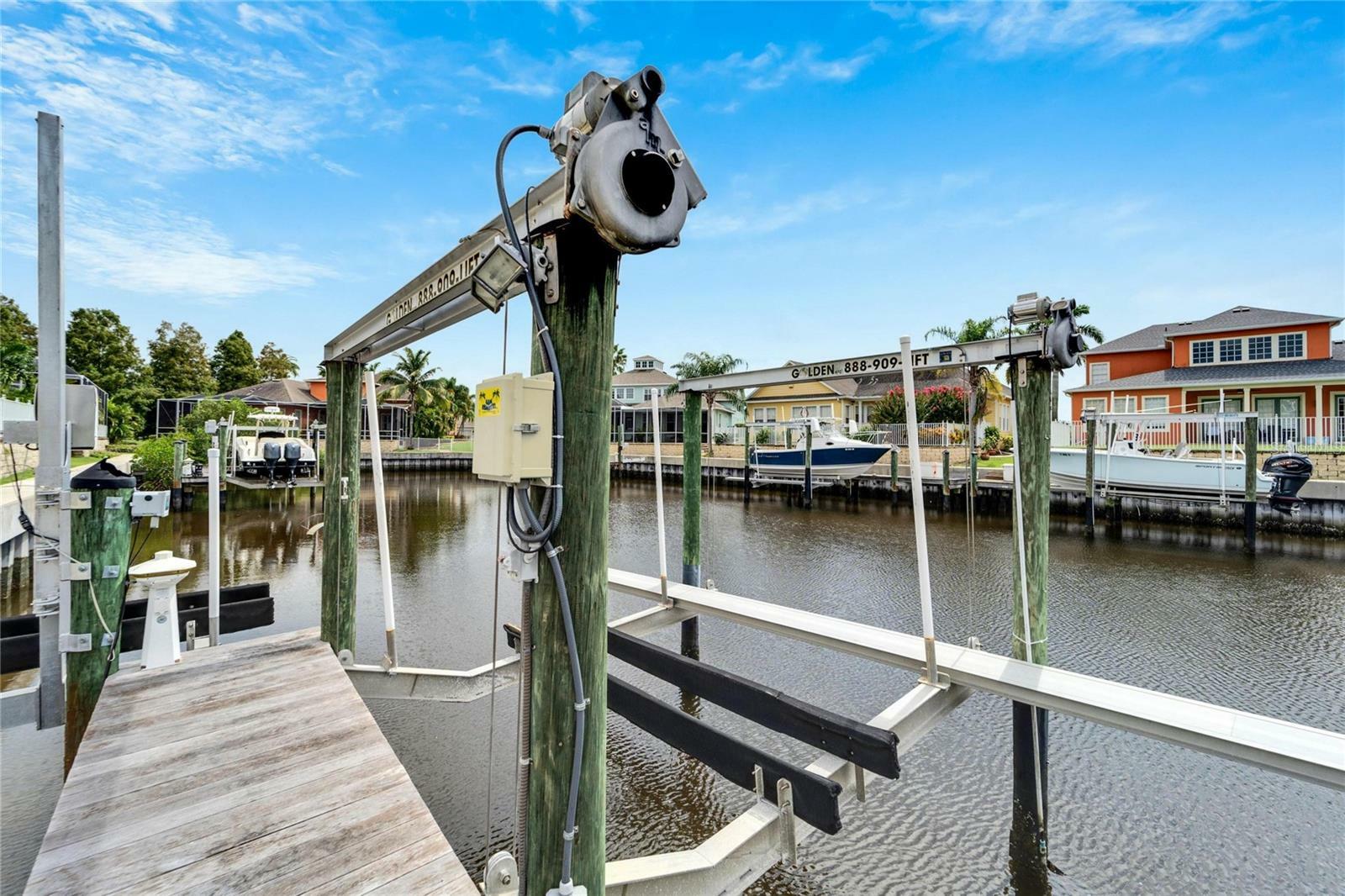 Property Photo: 528 Islebay Drive FL 33572