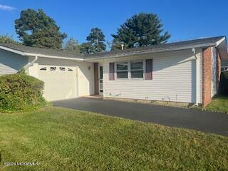 Property Photo:  76 Clay Circle  NJ 08724 